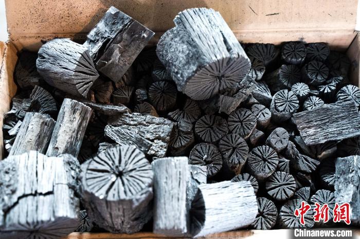 查獲的走私木炭?！○児﹫D