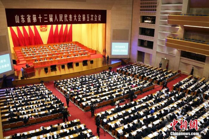 2月2日上午，山東省十三屆人大五次會(huì)議正式開幕。圖為大會(huì)現(xiàn)場。 <a target='_blank' href='http://www.chinanews.com/'>中新社</a>記者 沙見龍 攝