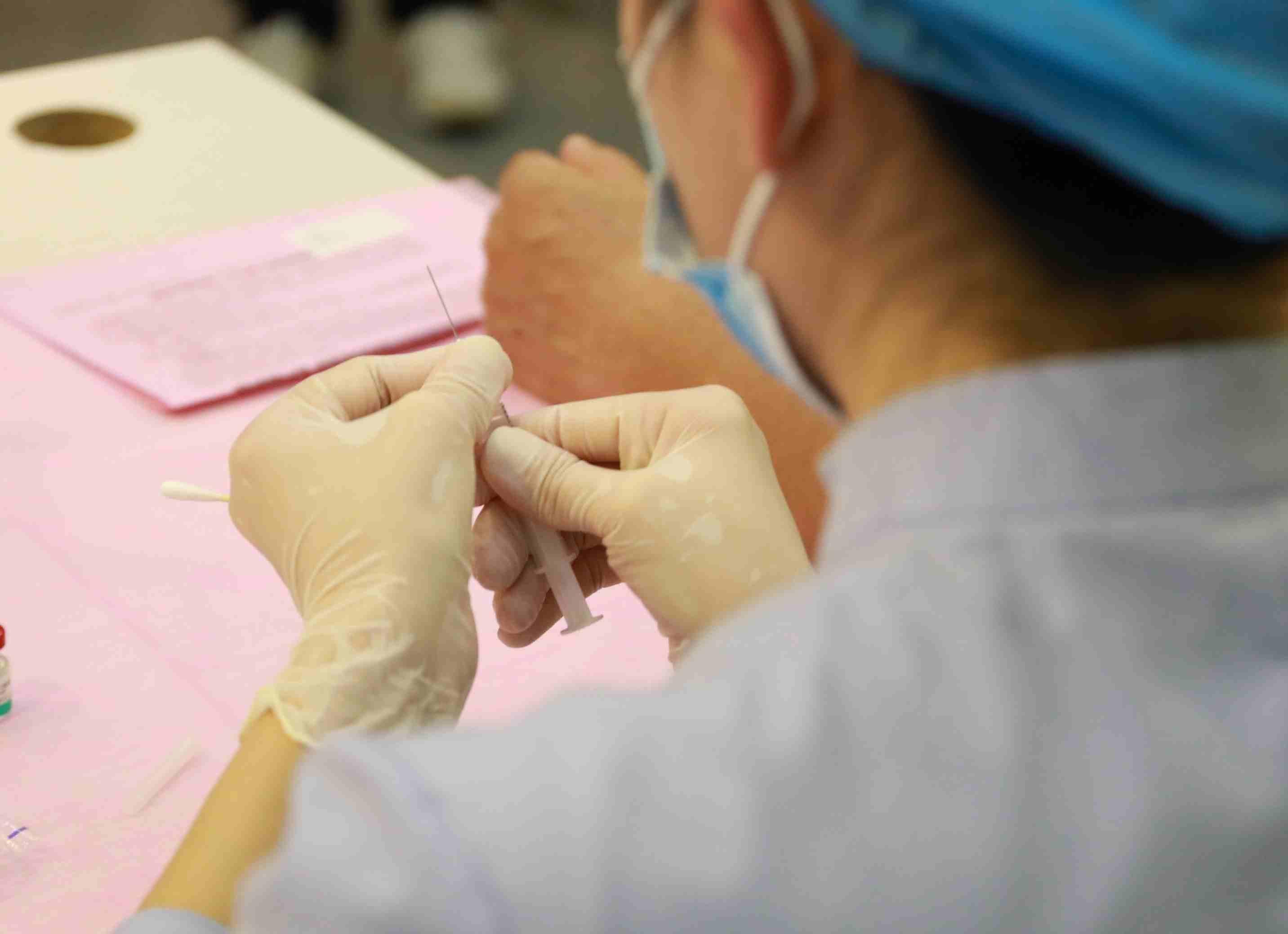 國藥新冠疫苗年產(chǎn)量可達(dá)30億劑。   曹子豪 圖